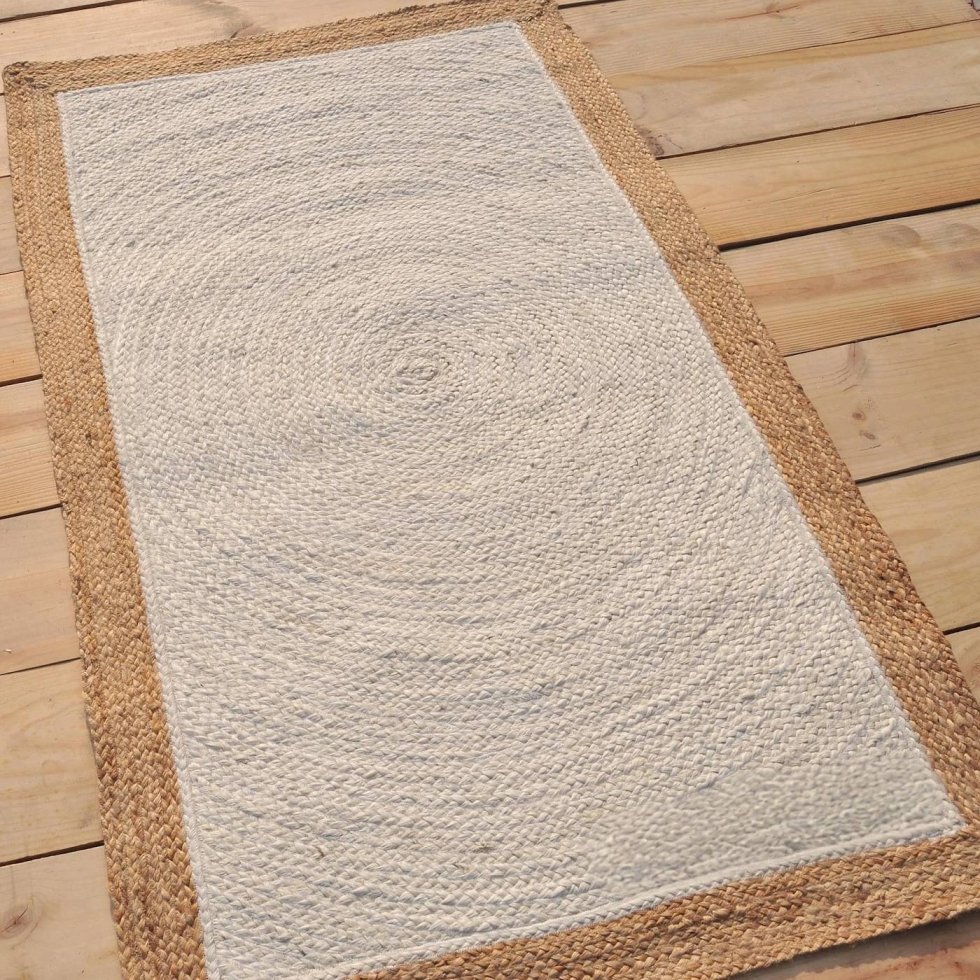 Tappeto in iuta bianco sporco con bordo beige