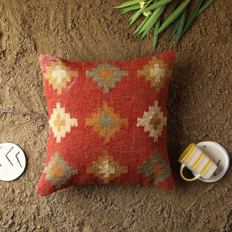 Cuscino rosso in lana navajo e iuta