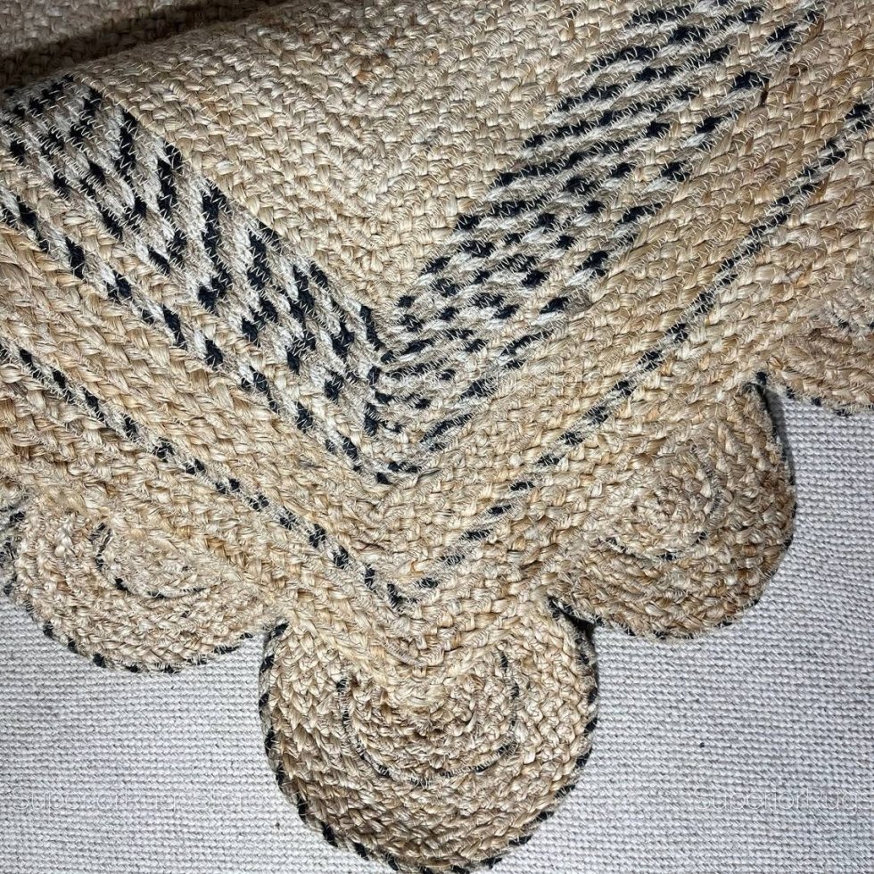 Tappeto in iuta smerlato con finiture bianche e nere - immagine 4