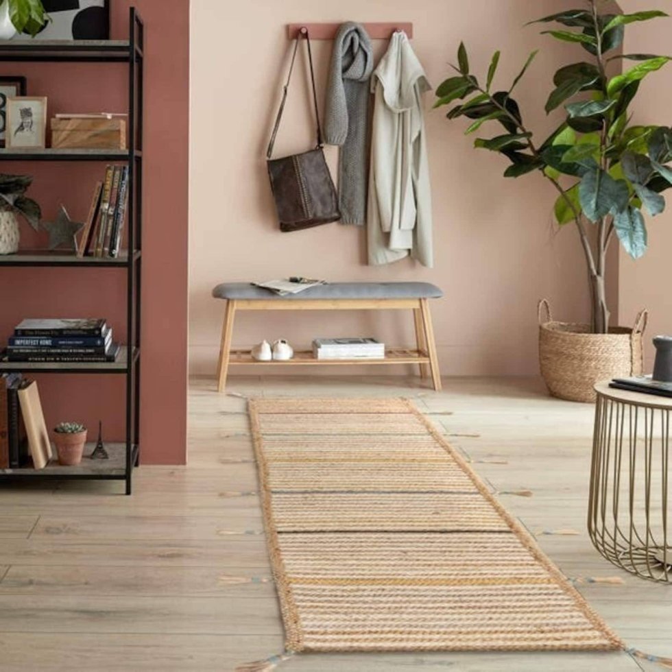 Tappeto in juta a righe con nappe