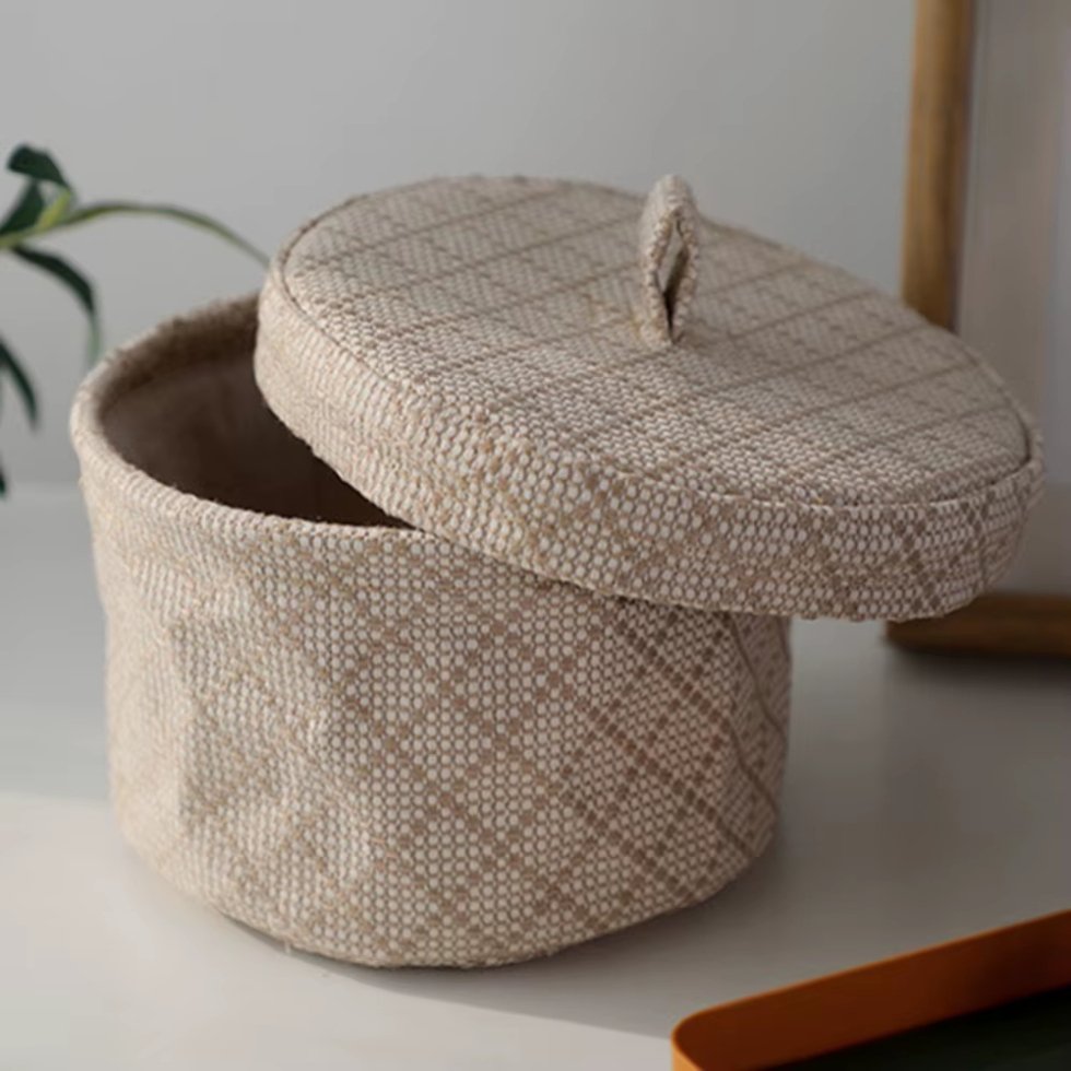 Cestino rotondo in iuta bianco e beige con coperchio