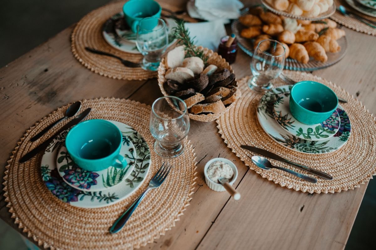 Guida alle taglie delle tovagliette in juta: come scegliere la misura giusta per la tua tavola jute placemats styling 1
